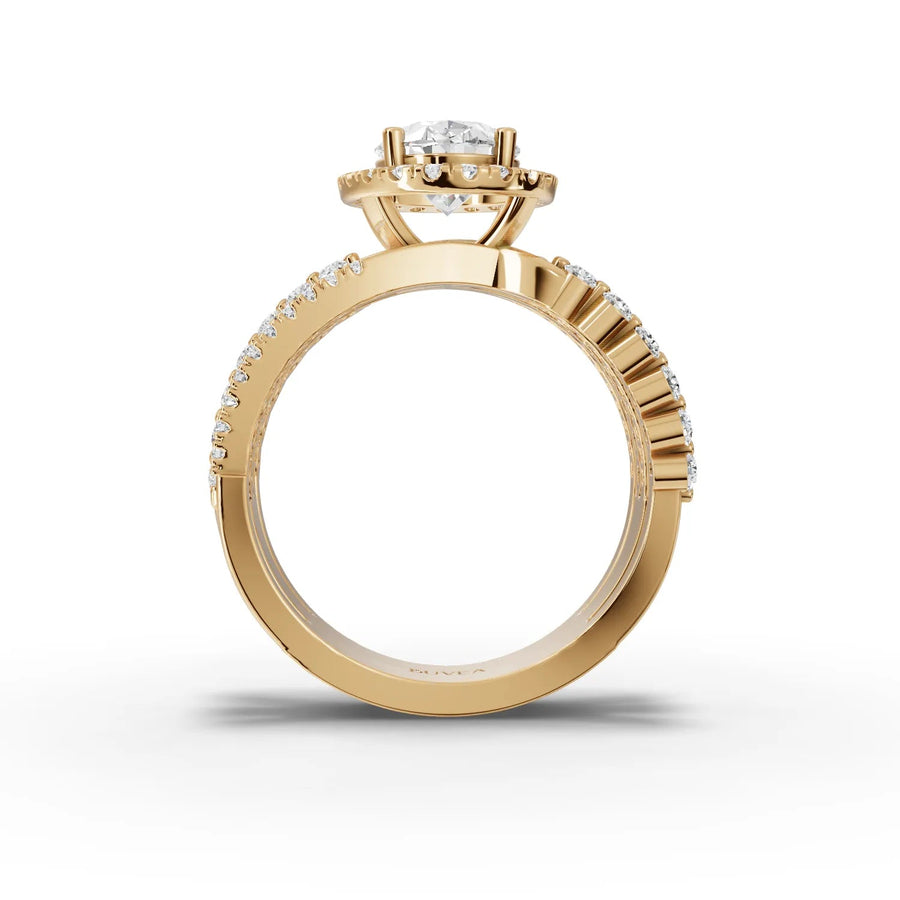Split pavé diamond ring yellow gold close-up