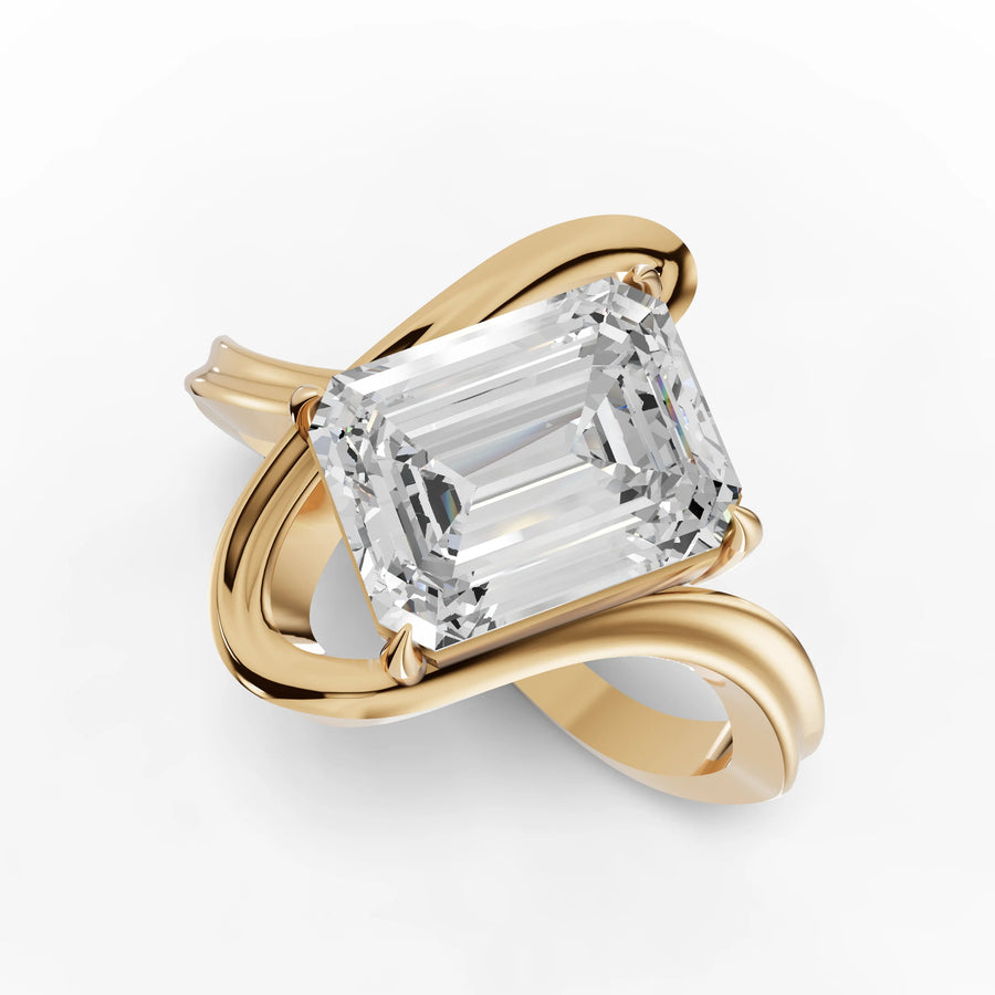 Lab-grown emerald ring yellow gold close-up