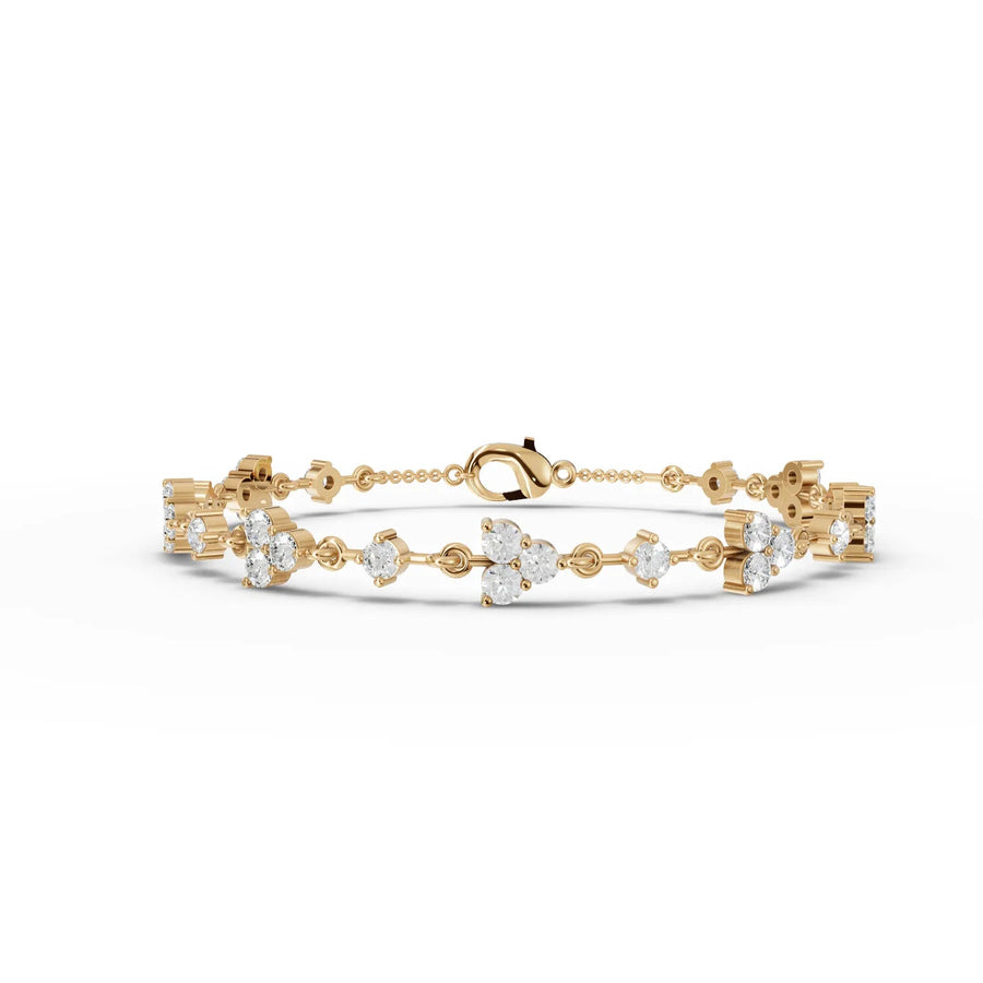 Diamond cluster alignment on yellow gold