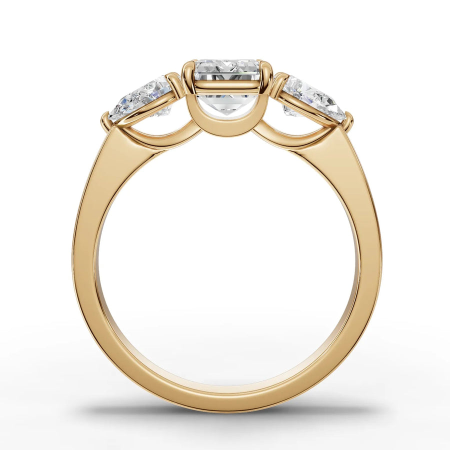 Emerald trinity lab-grown ring yellow gold close-up