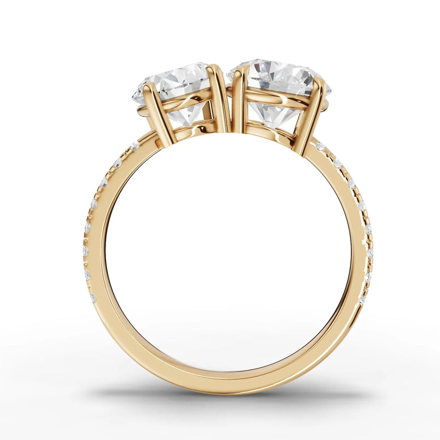 Toi et moi lab-grown ring yellow gold close-up