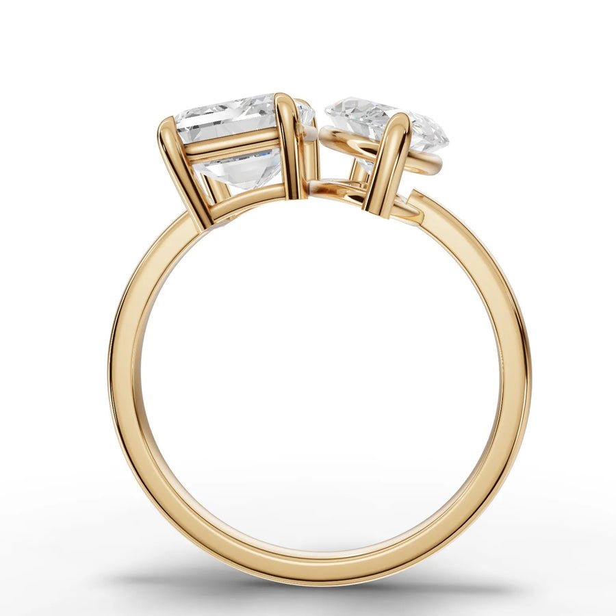 Toi et moi lab-grown ring yellow gold close-up