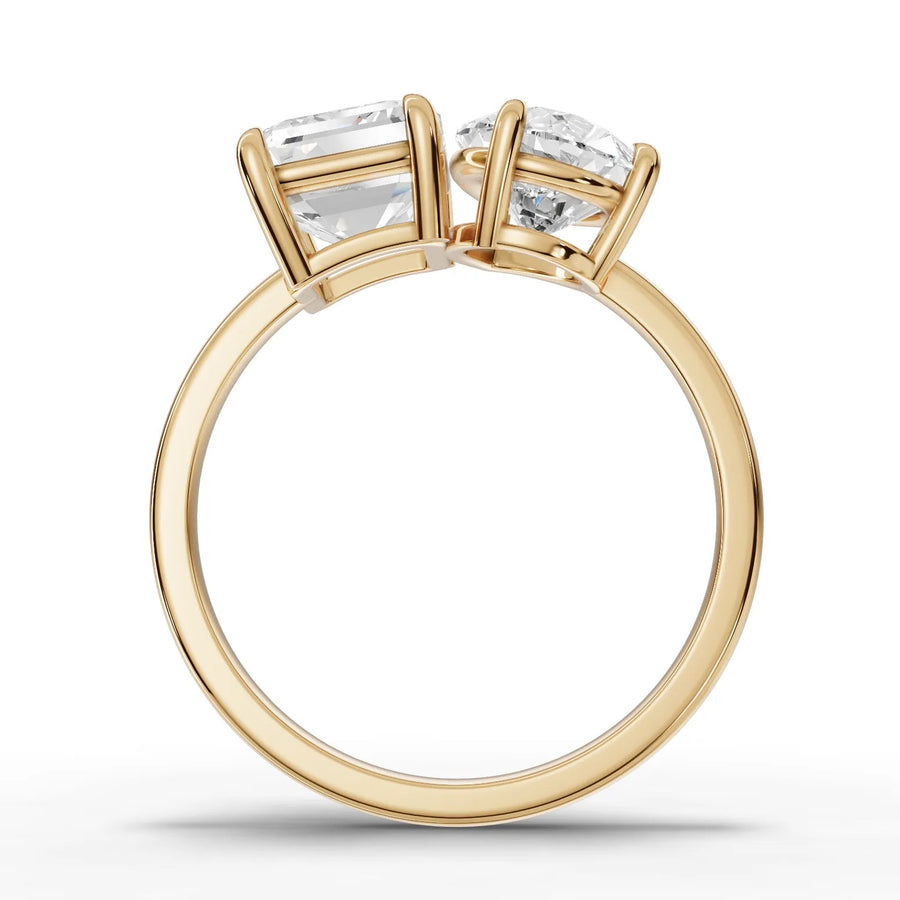 Toi et moi lab-grown ring yellow gold close-up
