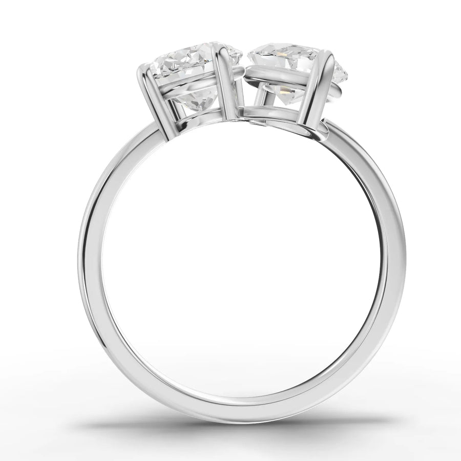 Toi et moi lab-grown ring white gold close-up