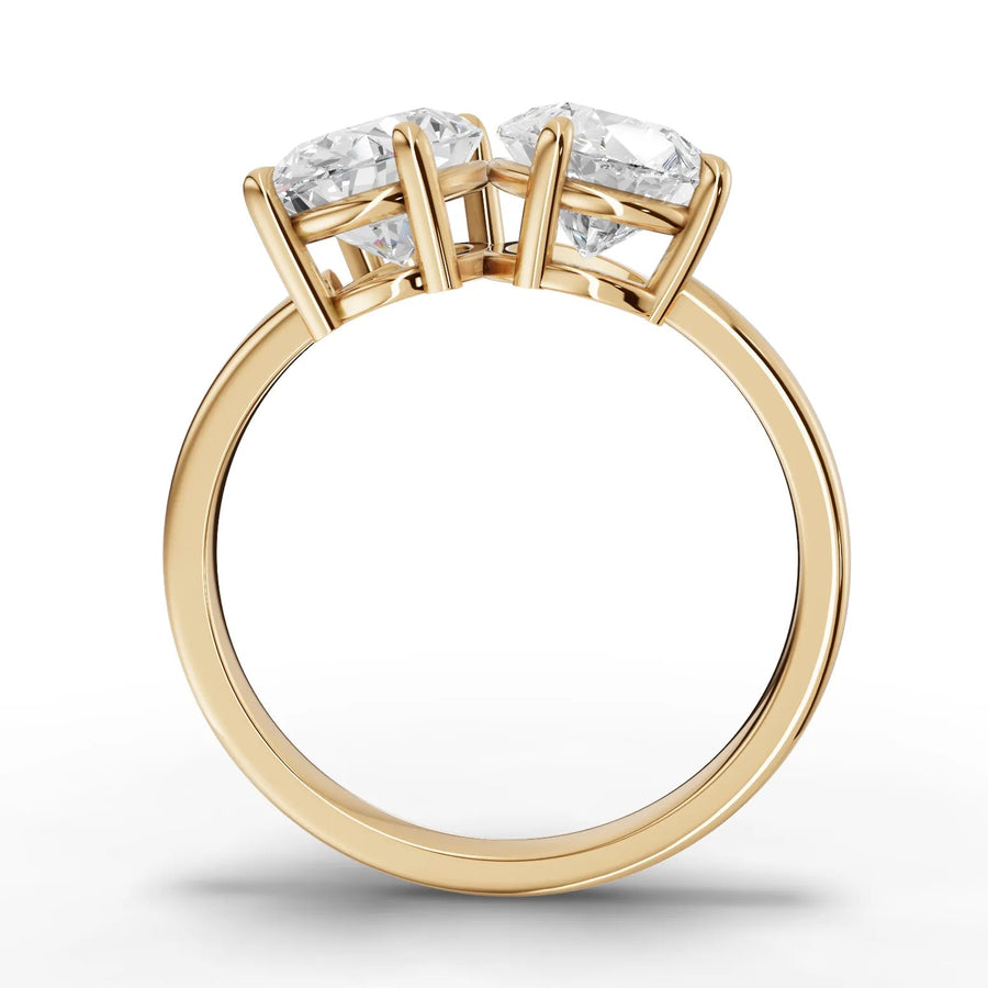 Toi et moi lab-grown ring yellow gold close-up