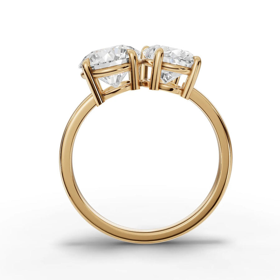 Toi et moi lab-grown ring yellow gold close-up