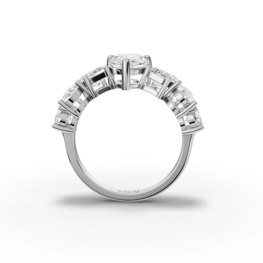 Pear center ring white gold close-up