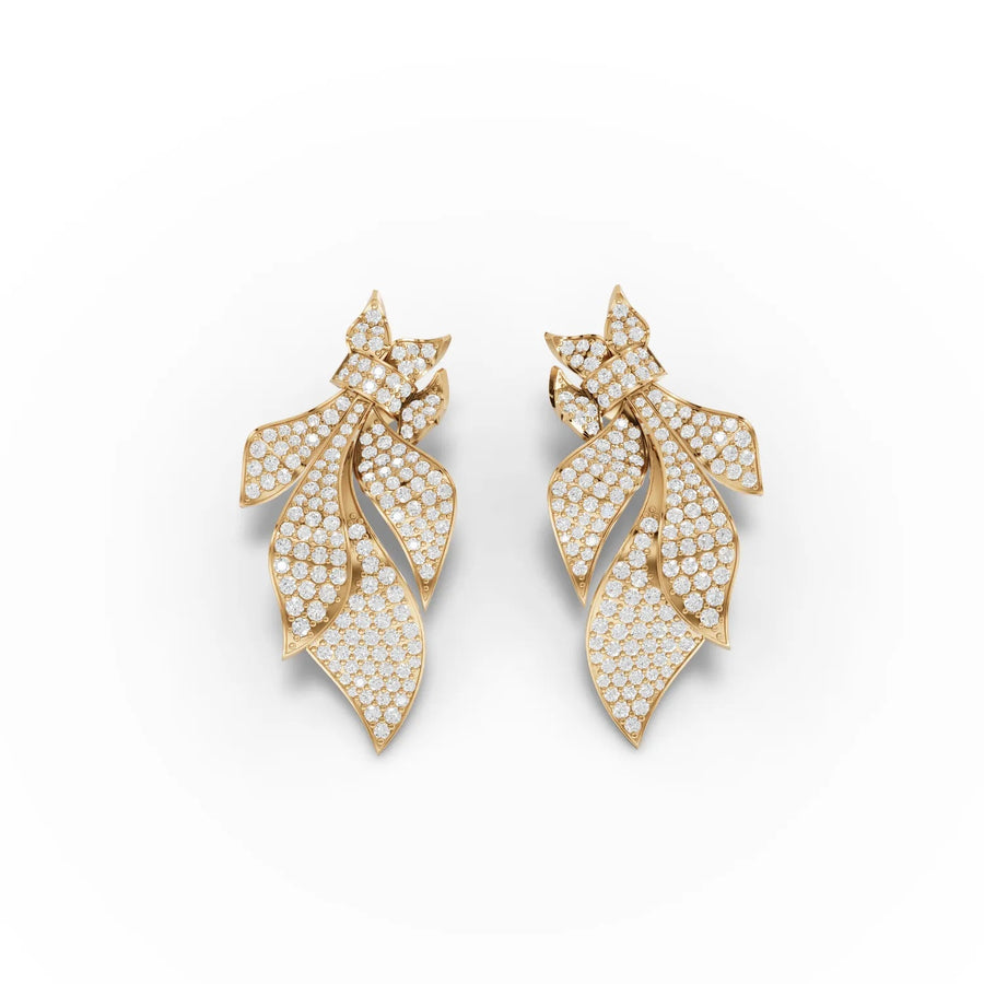 Leaf curvature detail in yellow gold