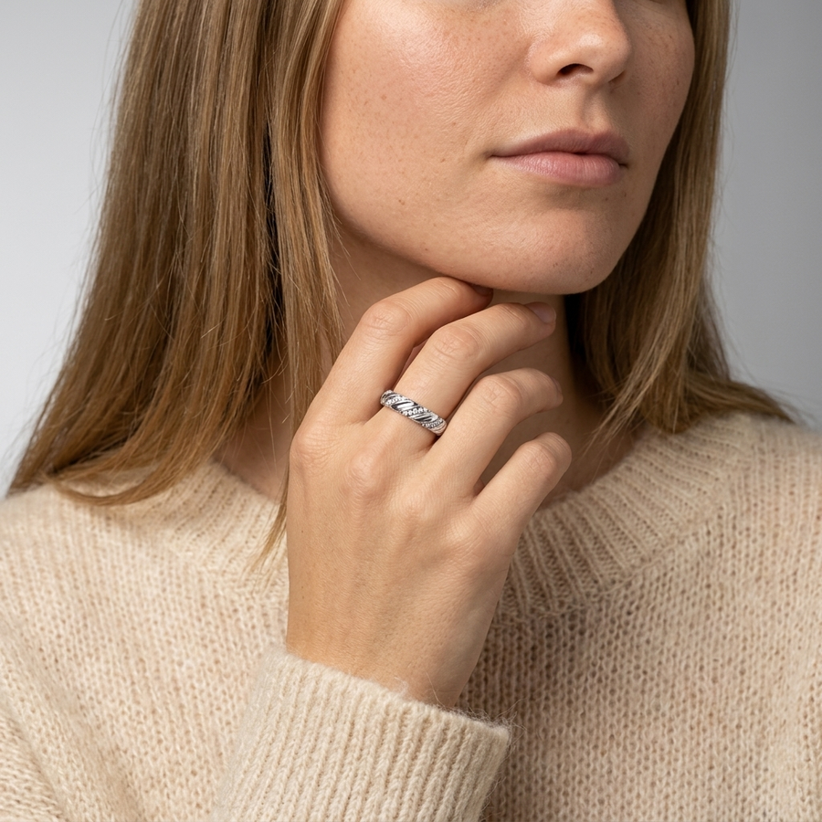 0.09 Ct Round Twisted Pavé Band