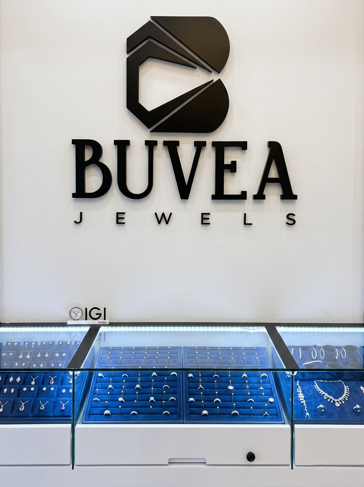 Diamond jewellery consultation at Buvea Jewels in Dubai
