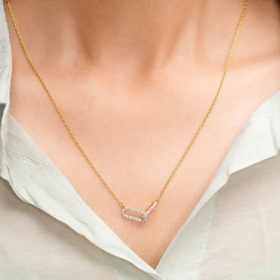 Close-up on neckline showing loop orientation