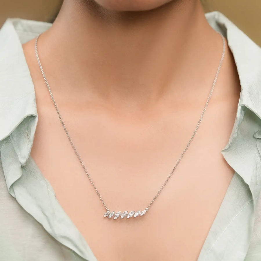 Close-up on neckline highlighting cascading alignment