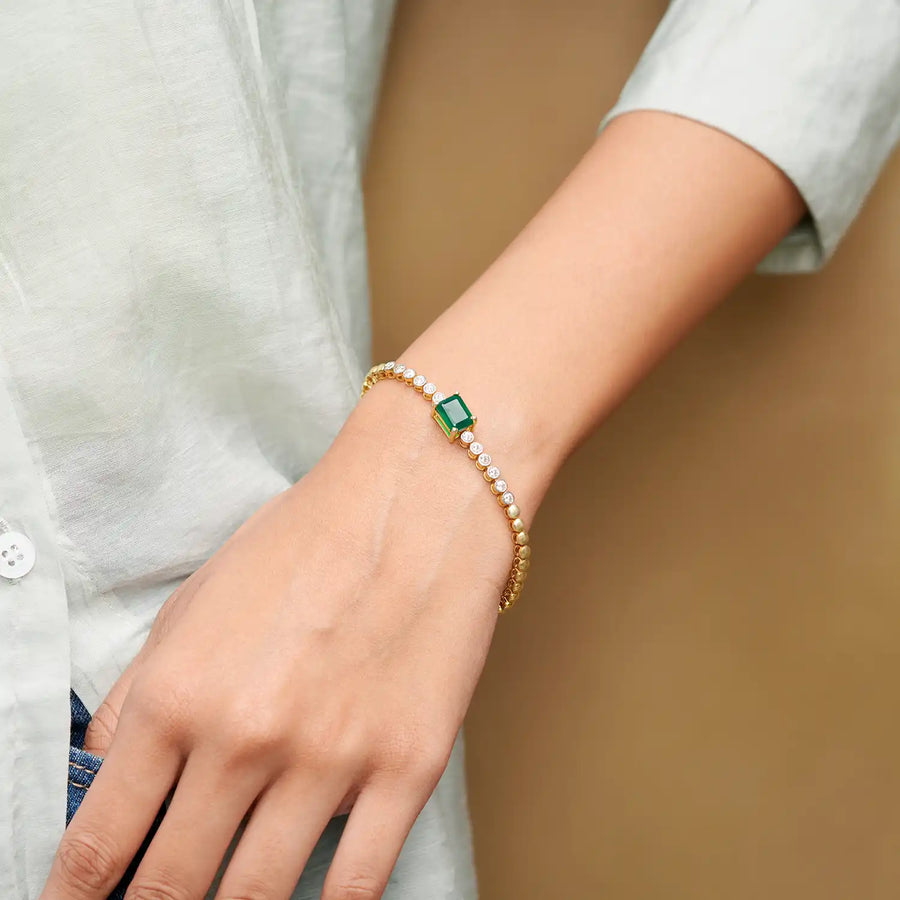 Model Wrist profile showing chain articulation