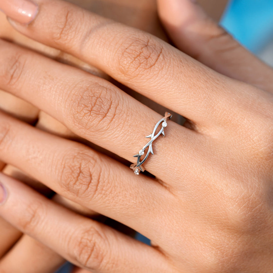 1.07 CT intertwined lab-grown diamond ring worn on hand