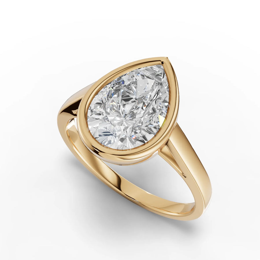 Yellow gold bezel setting macro