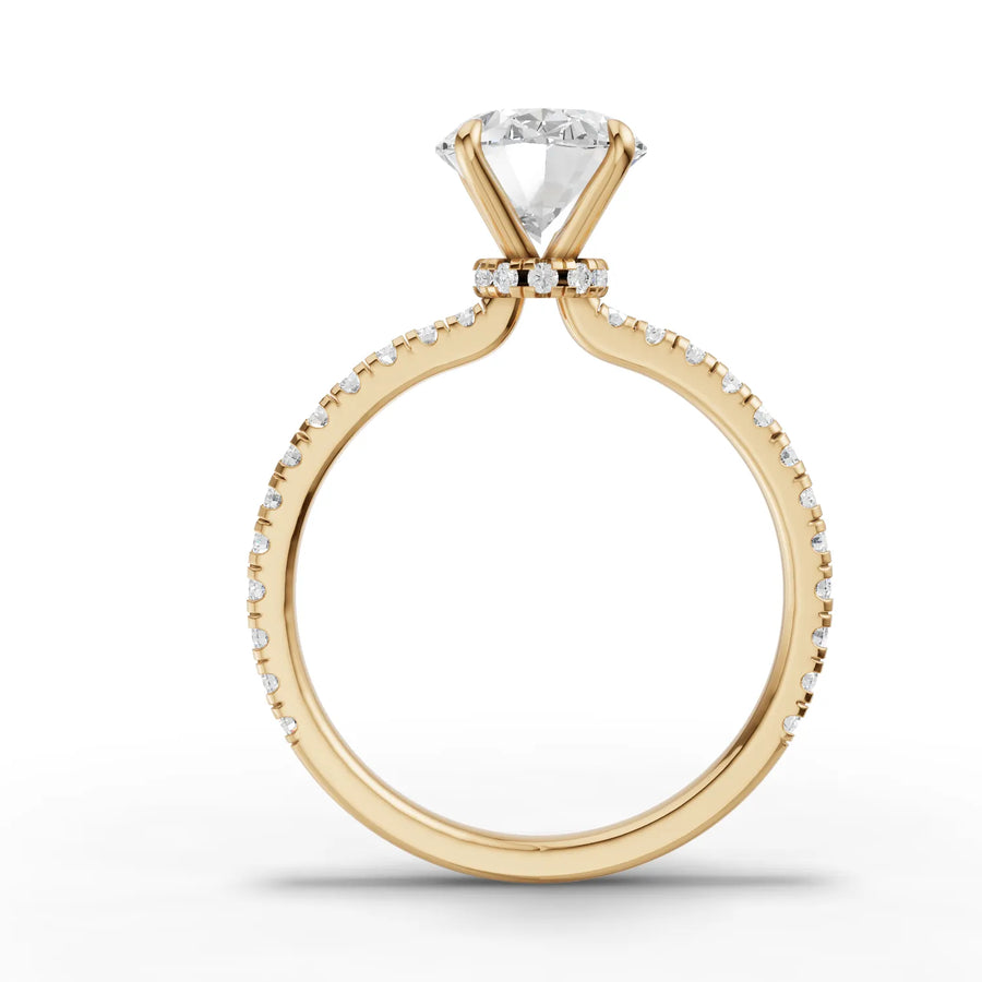 Oval lab-grown ring yellow gold close-up