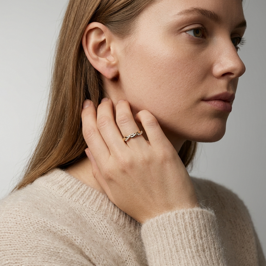 0.31 Ct Round Infinity Twist Band