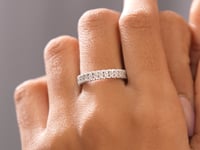 Model wearing interlocking link lab-grown diamond ring video