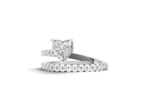 360 rotation of 0.91 CT heart cut lab-grown diamond ring