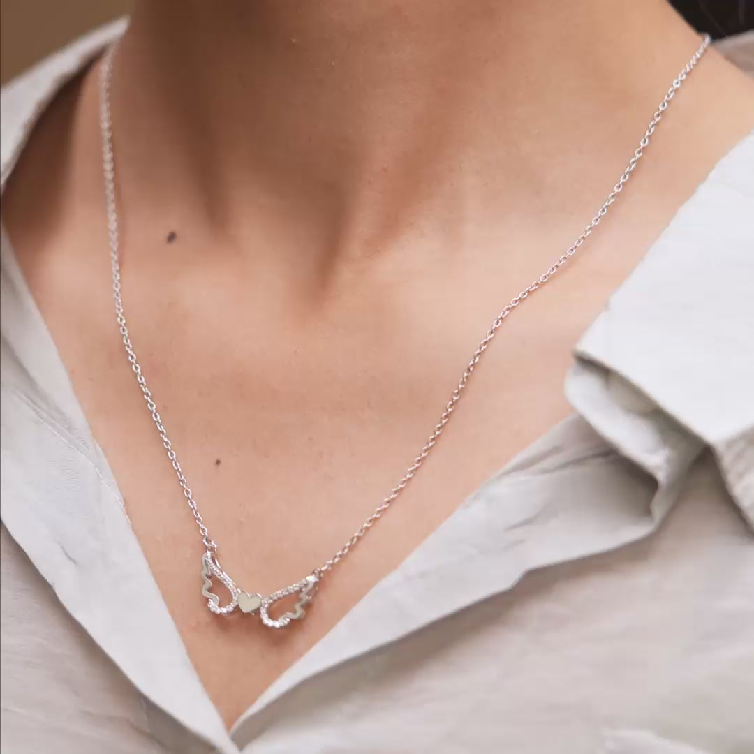 Pendant in motion showing stone brilliance on model