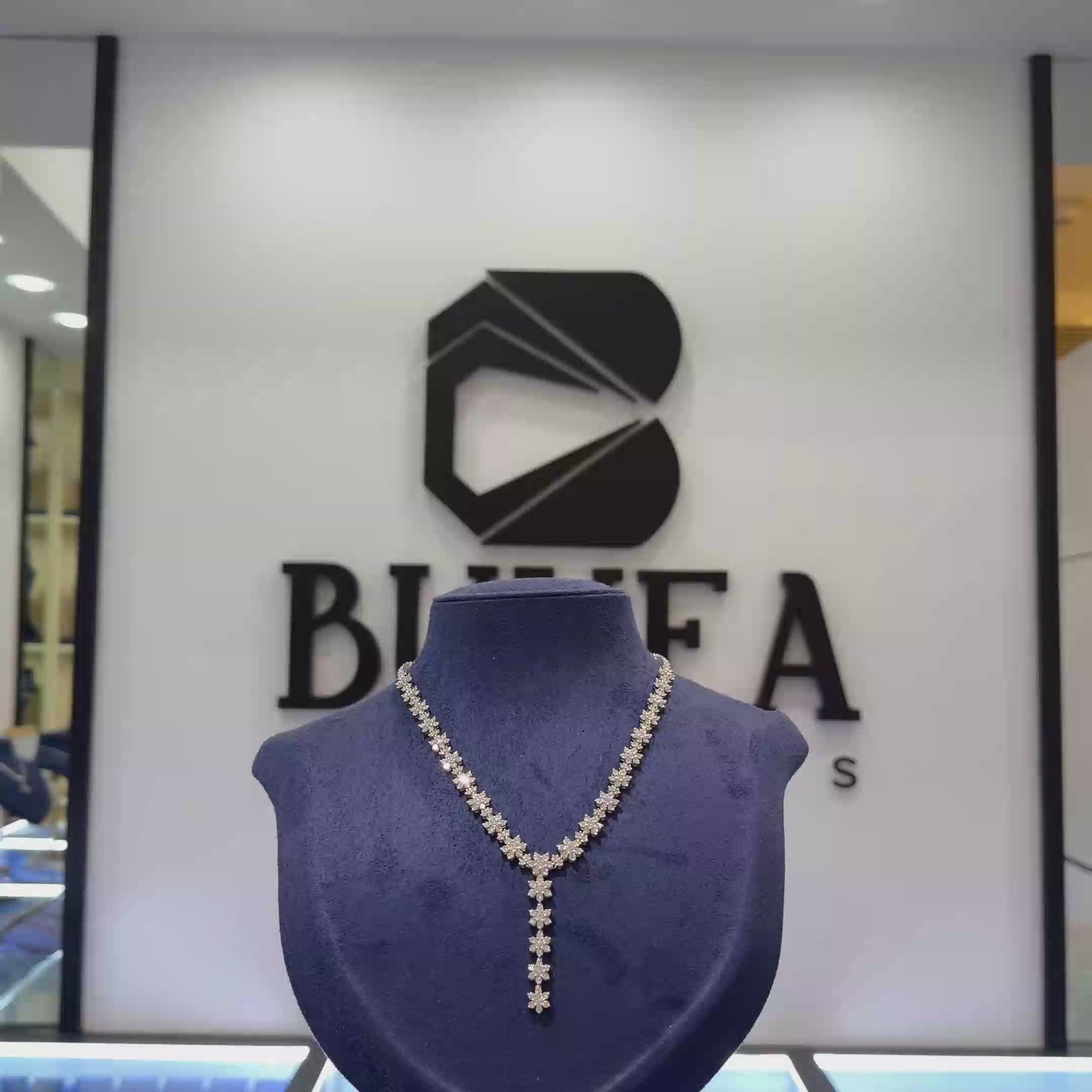 Y-Necklace Featuring Brilliant Lab-Grown Diamond Cluster Motifs with Drop Pendant Finish