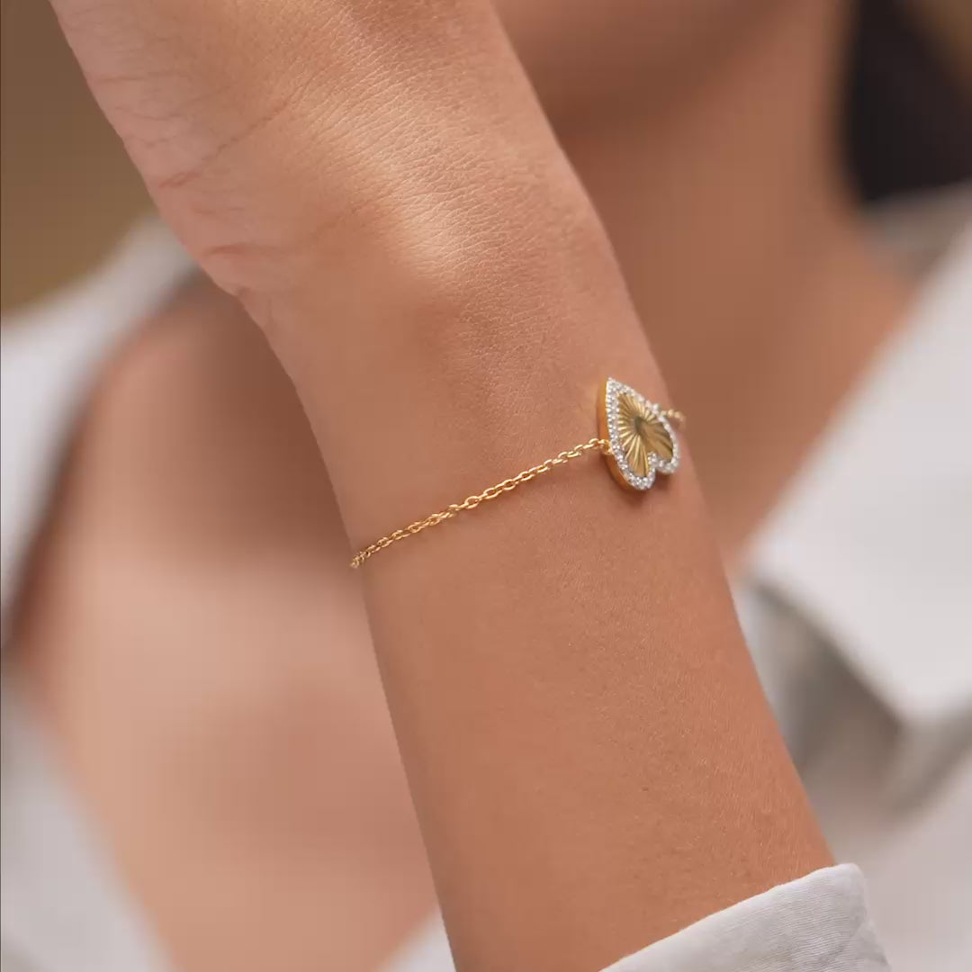 Wrist movement showing pavé light reflection