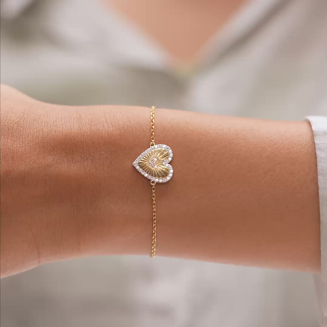 Model movement video showing bracelet flexibility