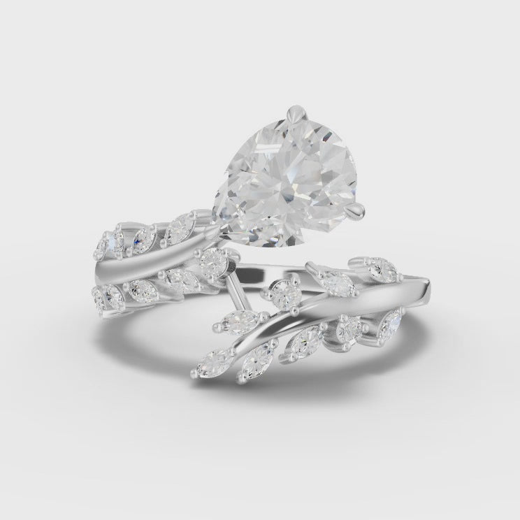 360° rotation video of pear halo ring