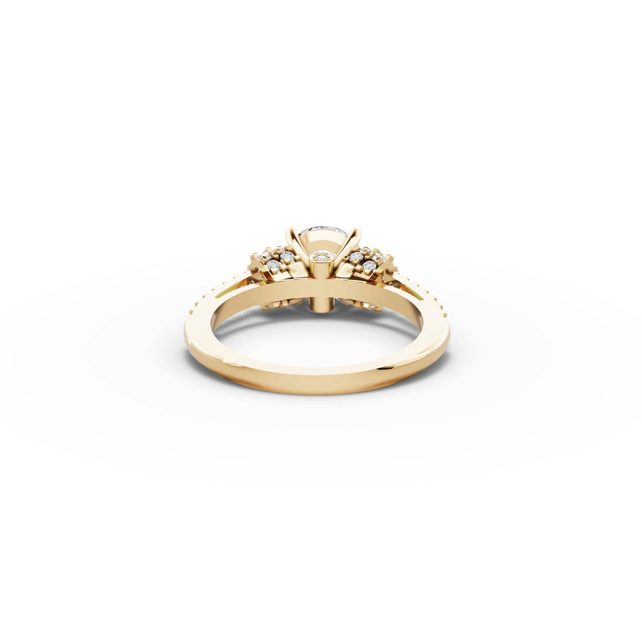 Lab-grown round ring yellow gold close-up
