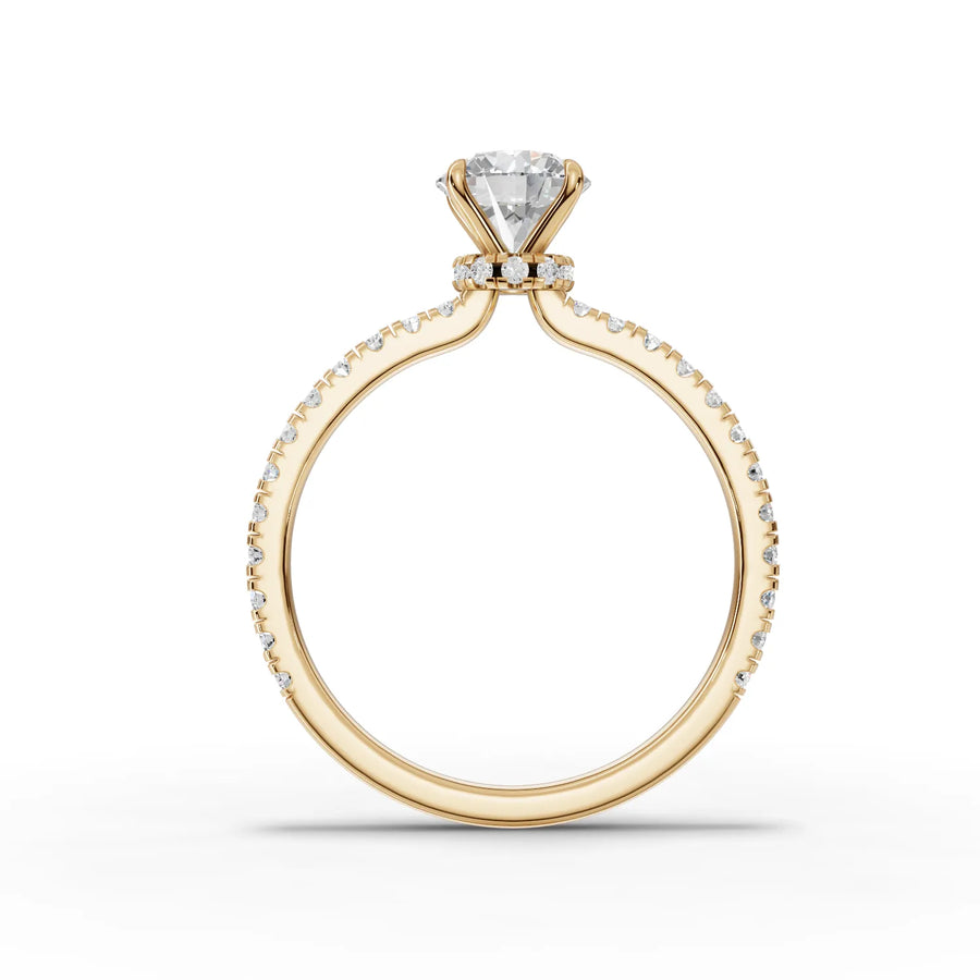 Round lab-grown ring yellow gold close-up